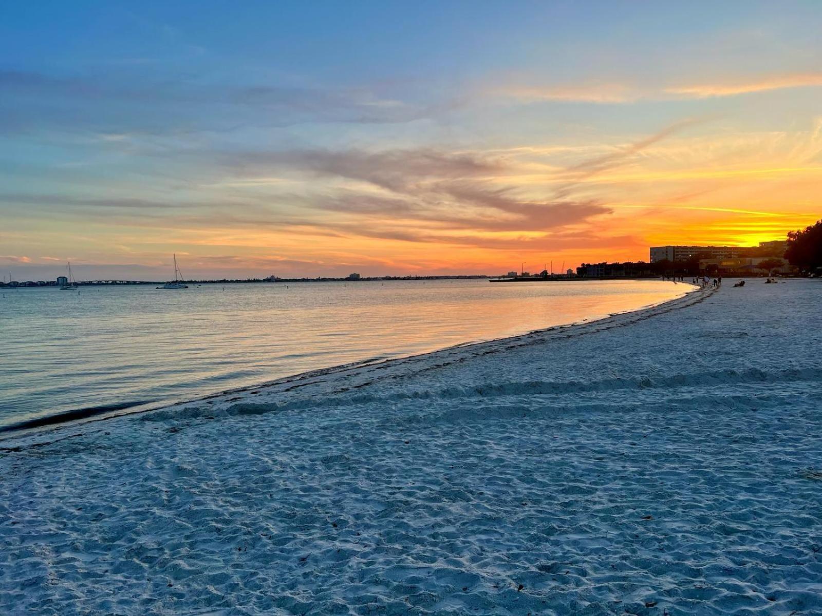 Gorgeous Beach Condo Sankt Petersburg Exterior foto